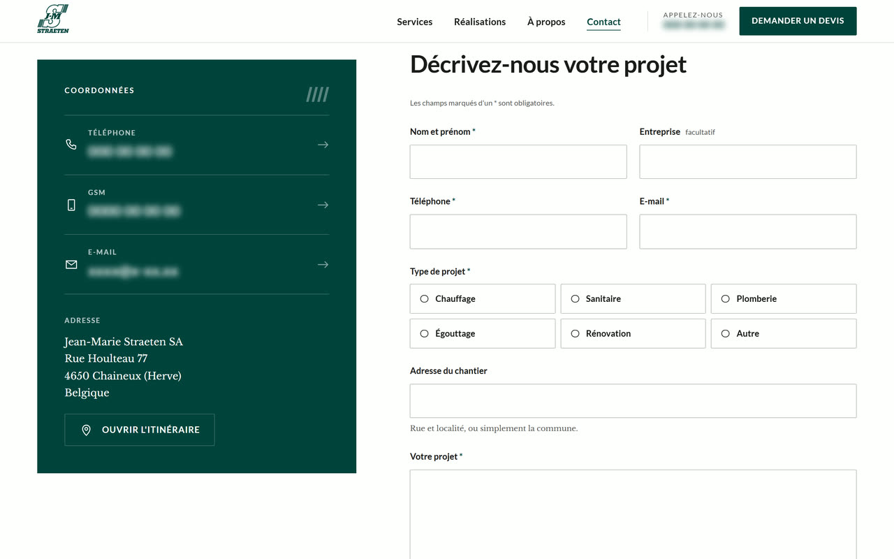 Page contact : coordonnées floutées à gauche, formulaire de demande de devis à droite.