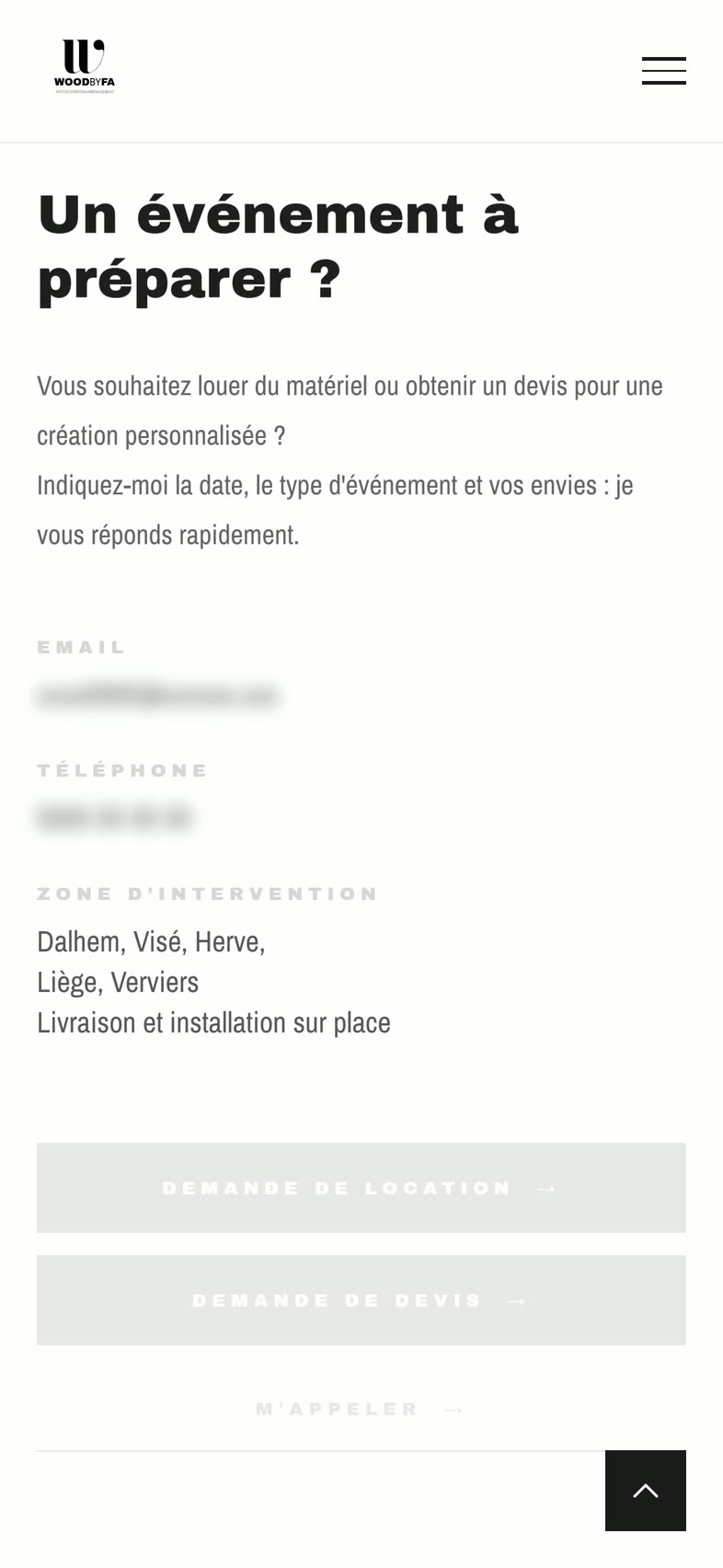 Section contact sur téléphone, coordonnées floutées.